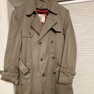 Men's trench coat with zip out liner 44R